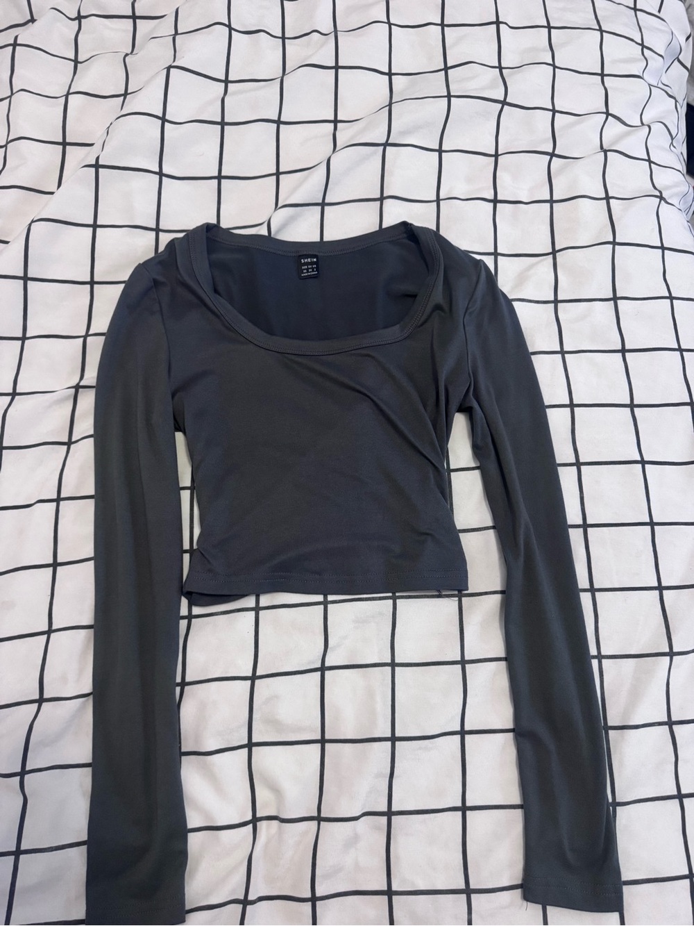 SHEIN Black Long Sleeve Scoop Neck Crop Top